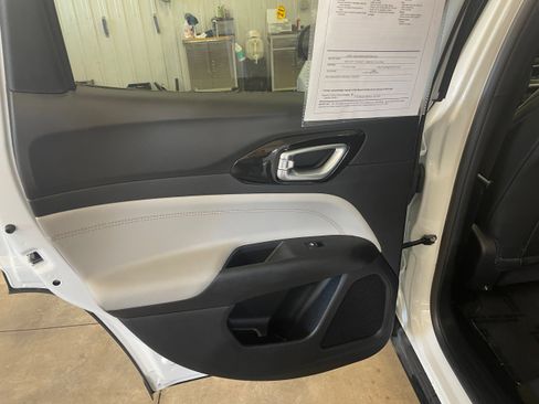 Used 2024 Jeep Compass Limited image 21