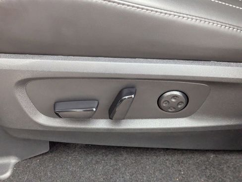 Certified 2026 INFINITI QX60 Luxe w/ Family Package image 13