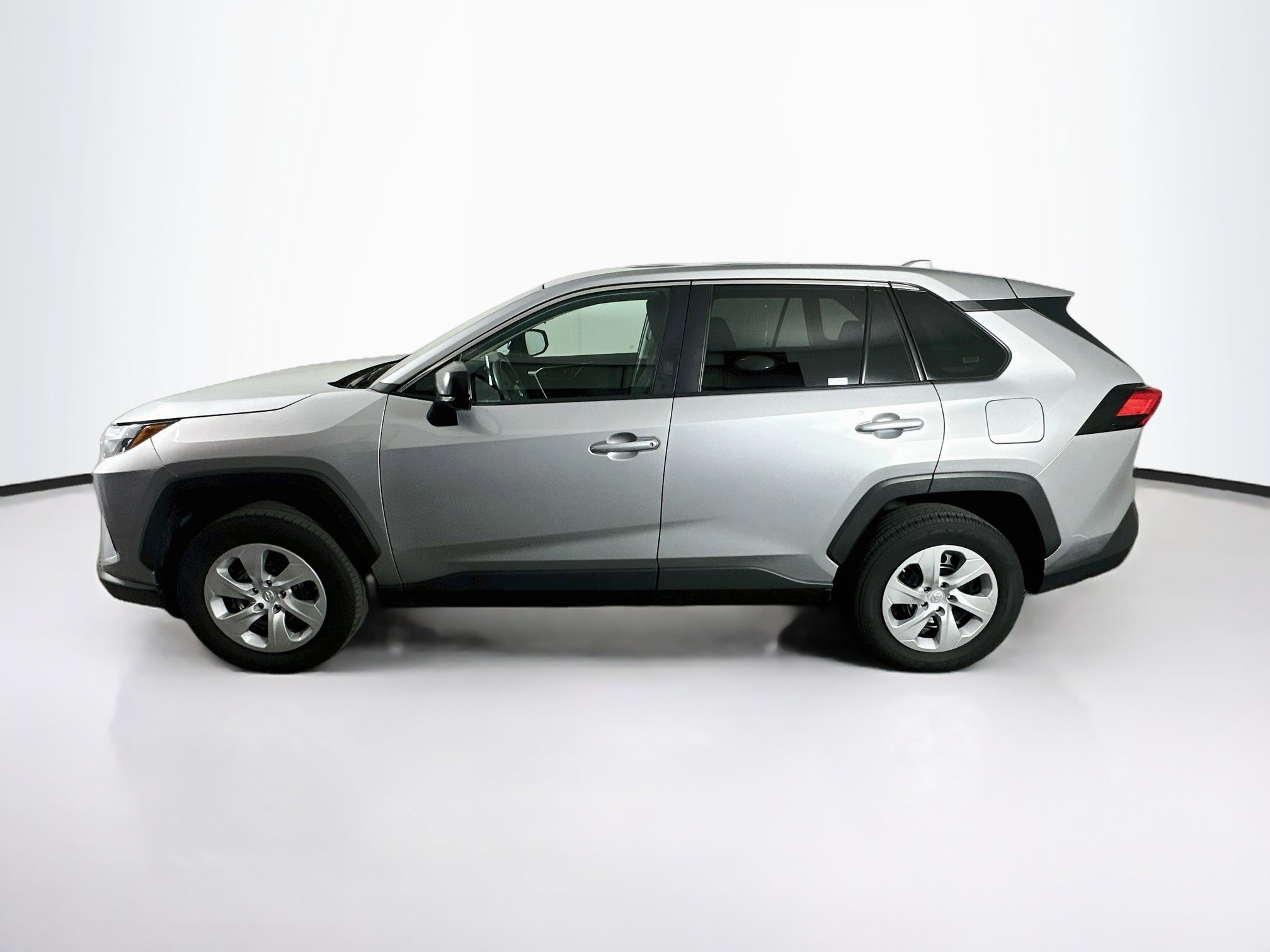 Used 2025 Toyota RAV4 LE AWD/4WD image 4