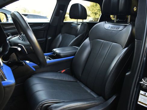 Used 2020 Bentley Bentayga Design Series image 2