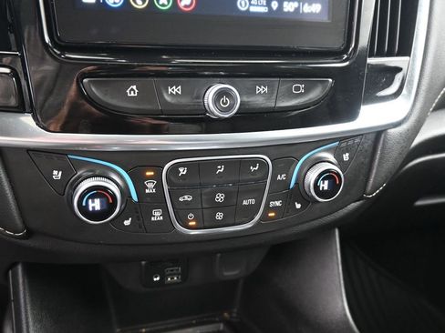 Used 2023 Chevrolet Traverse Premier image 35