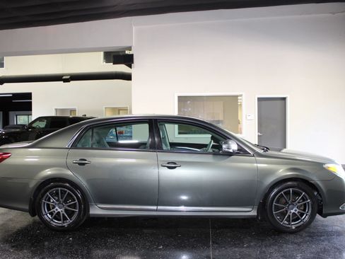 Used 2011 Toyota Avalon FWD image 2