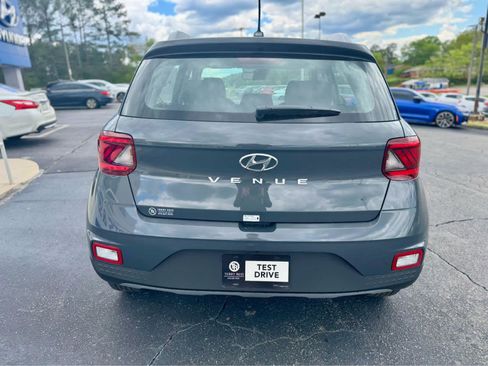 Certified 2025 Hyundai Venue SEL image 6