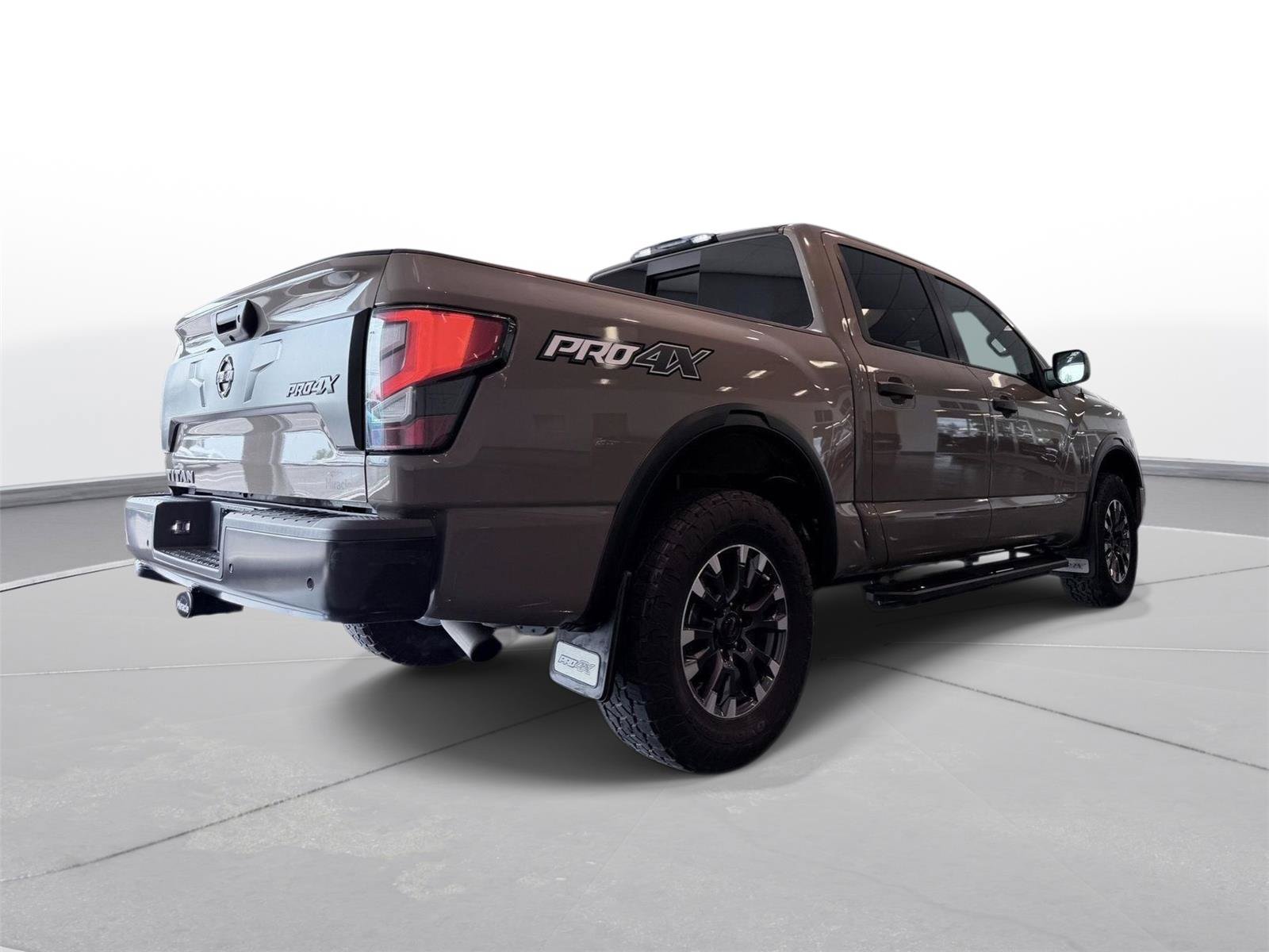 Used 2021 Nissan Titan PRO-4X w/ Pro-4x Utility Package AWD/4WD image 12