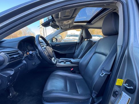 Used 2018 Lexus IS 300 AWD image 11