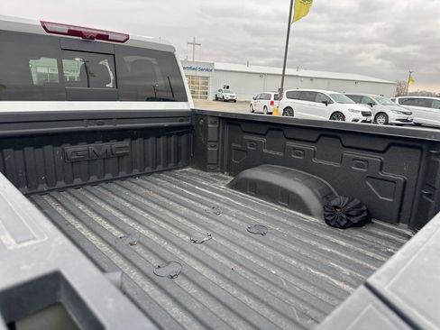 Used 2025 GMC Sierra 2500 AT4 w/ Technology Package image 16