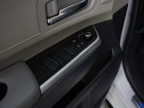 New 2024 Toyota Sienna Limited image 18