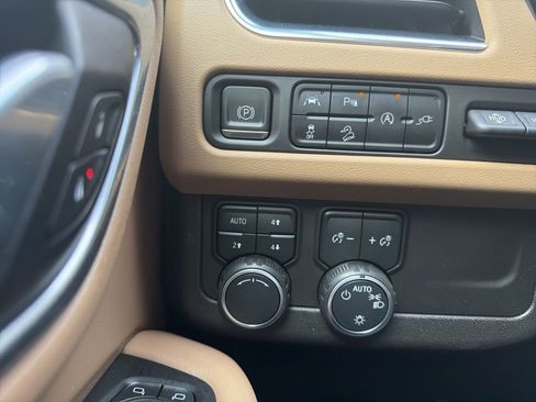 Used 2021 Chevrolet Tahoe Premier AWD/4WD image 29