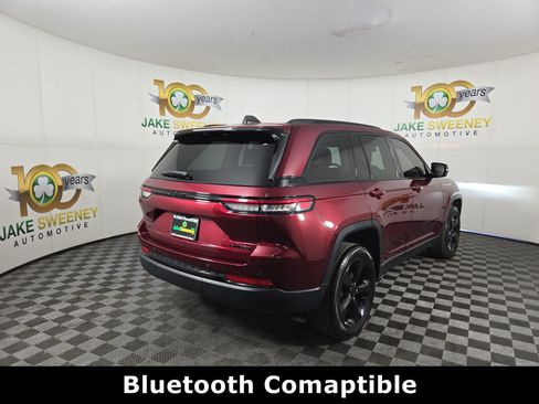 Used 2023 Jeep Grand Cherokee Limited w/ Black Appearance Package AWD/4WD image 10