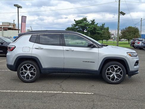 Used 2024 Jeep Compass Limited AWD/4WD image 7