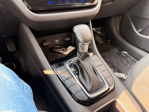 Used 2020 Hyundai Ioniq SE FWD image 23