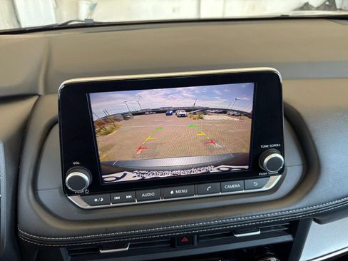 Used 2025 Nissan Rogue SV FWD image 21