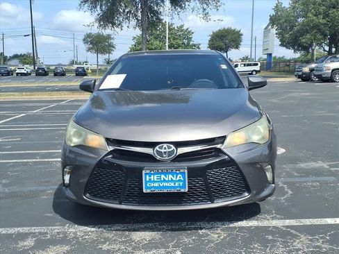 Used 2017 Toyota Camry SE FWD image 13