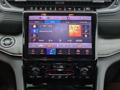 Used 2022 Jeep Grand Cherokee Limited image 20