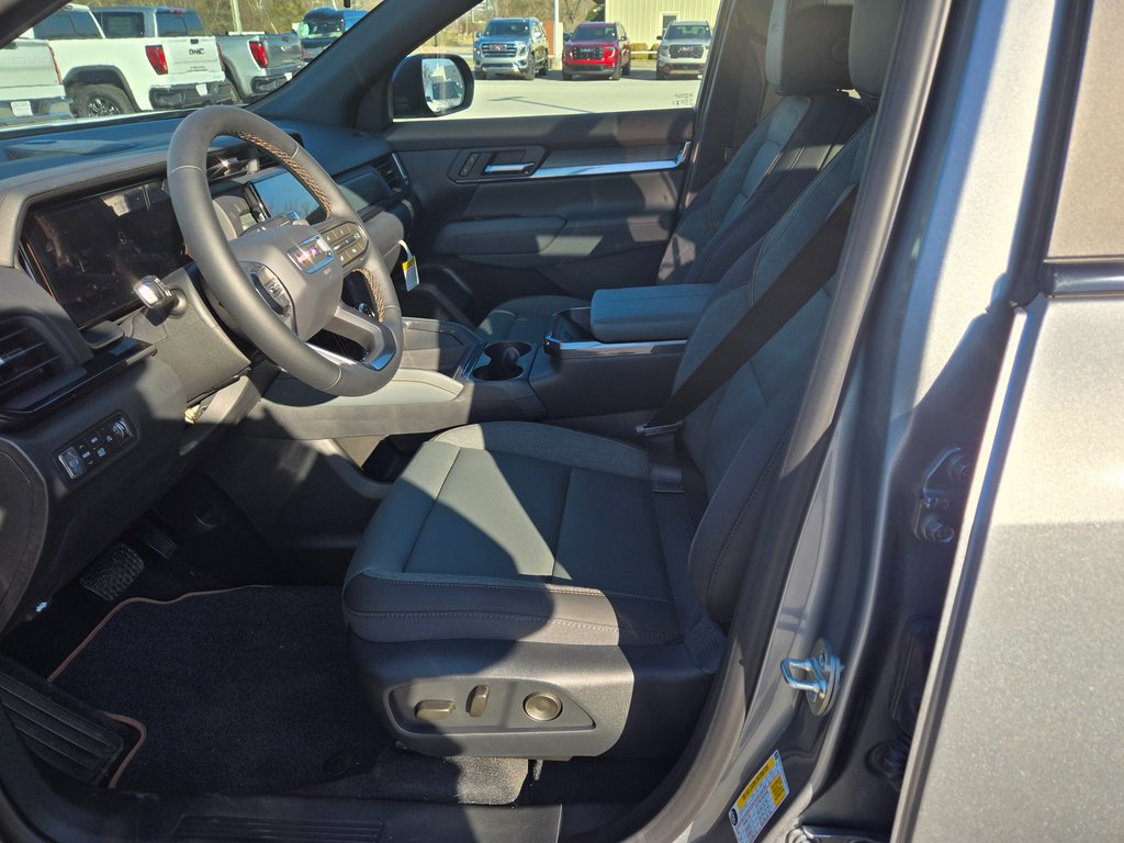 New 2026 GMC Terrain AT4 w/ LPO, Black Badging Package AWD/4WD image 7