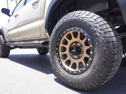 Used 2020 Toyota Tacoma TRD Off-Road w/ Technology Package RWD image 6