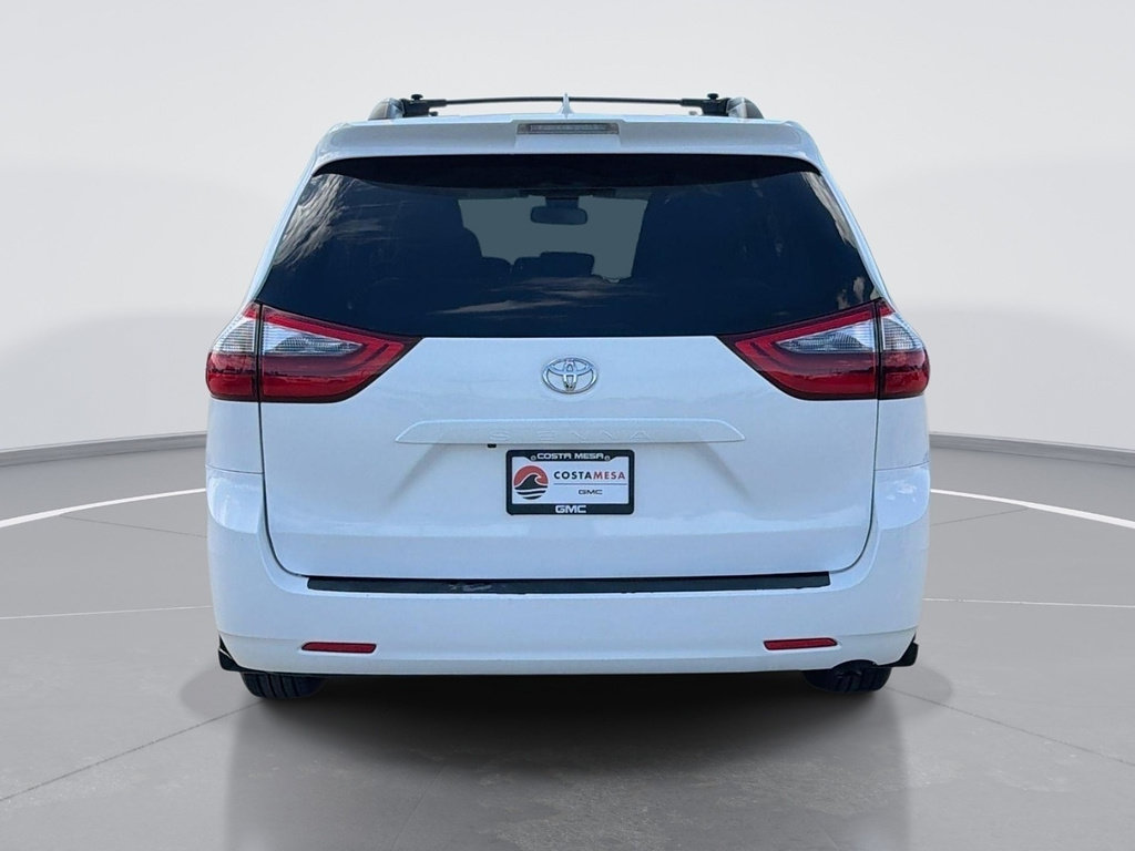 Used 2020 Toyota Sienna LE w/ Carpet Mat Package FWD image 4