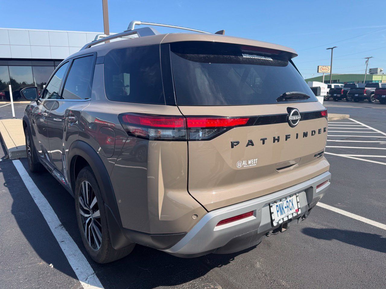 Used 2025 Nissan Pathfinder Platinum AWD/4WD image 4