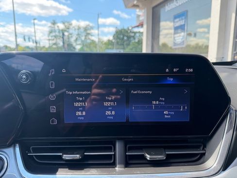 Used 2025 Chevrolet Trax LT w/ Driver Confidence Package FWD image 24