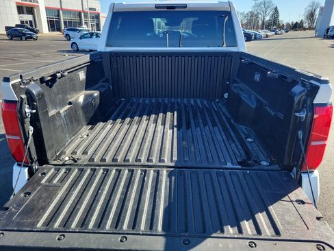 Certified 2025 Toyota Tacoma TRD Off-Road image 10