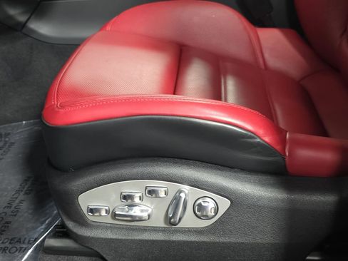 Used 2025 Porsche Macan image 23