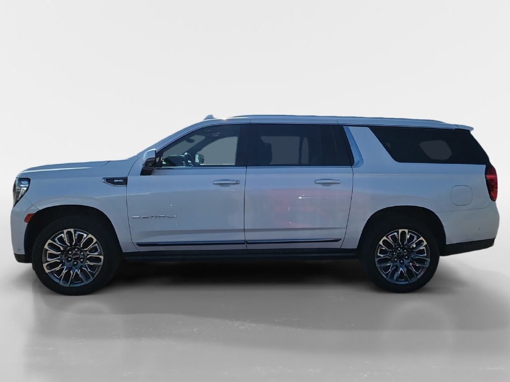 Used 2023 GMC Yukon XL Denali Ultimate AWD/4WD image 2