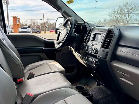 Used 2019 Ford F250 XL w/ Power Equipment Group RWD image 12
