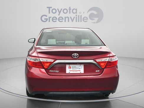 Used 2017 Toyota Camry SE w/ Moonroof Package FWD image 10