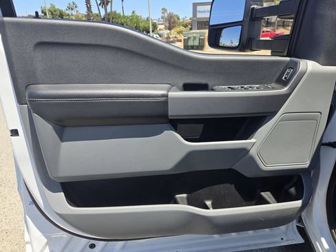 Used 2025 RAM ProMaster 2500 w/ Convenience Group FWD image 12
