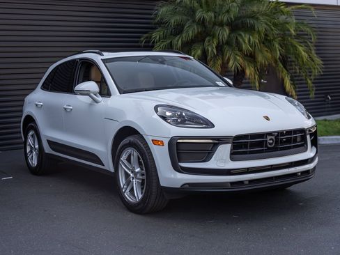 Certified 2025 Porsche Macan image 6