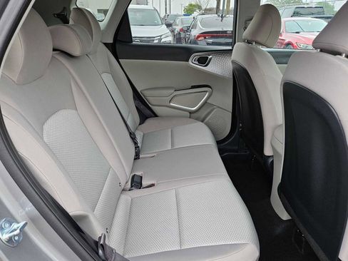 Used 2025 Kia Soul S image 17