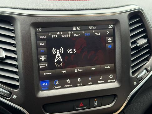 Used 2022 Jeep Cherokee Trailhawk w/ Sun, Sound & Nav Group AWD/4WD image 19