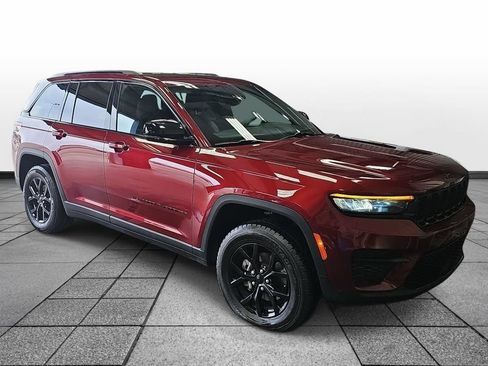 Used 2024 Jeep Grand Cherokee Altitude AWD/4WD image 2