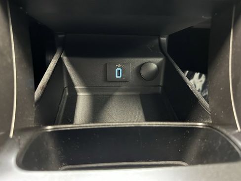 Used 2018 Ford Fusion SE w/ Fusion SE Technology Package image 23