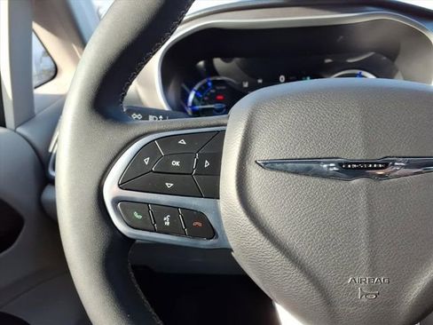 Used 2024 Chrysler Pacifica Limited FWD image 26