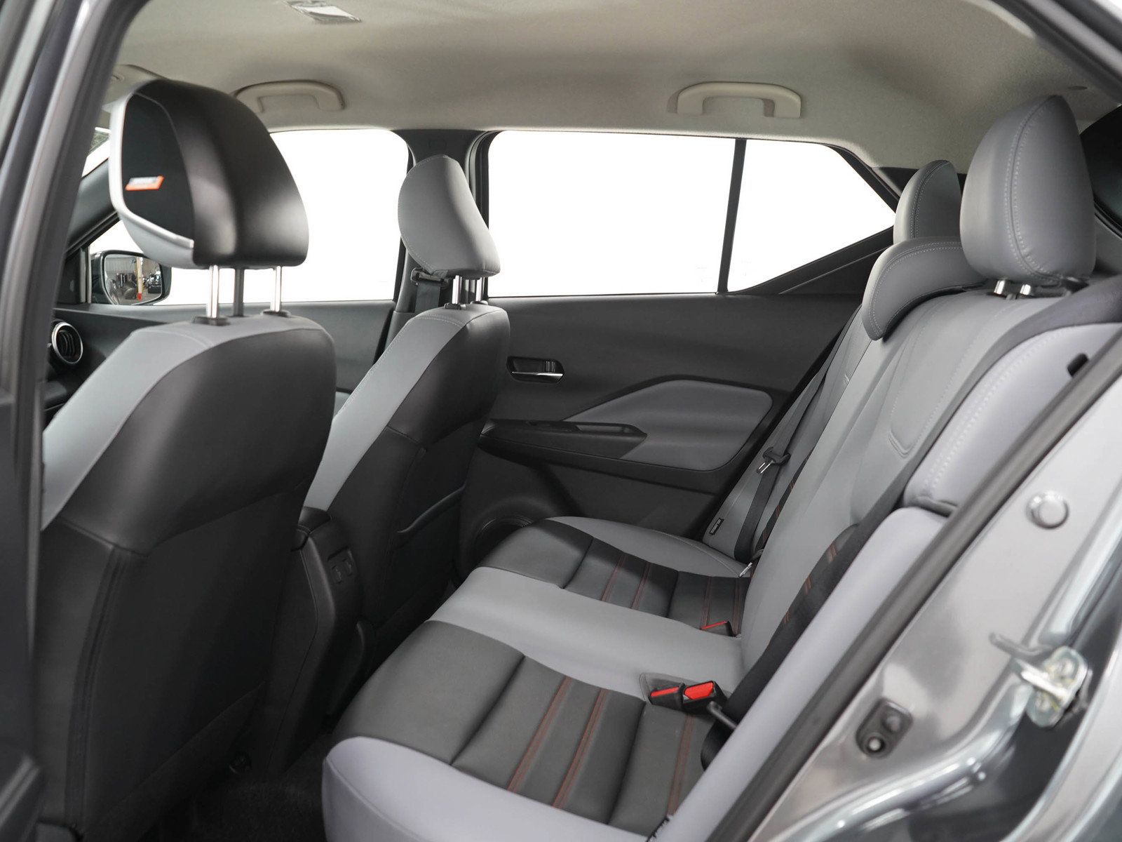 Used 2024 Nissan Kicks SR w/ SR Premium Package FWD image 14