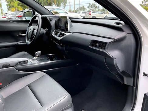 Used 2025 Lexus UX 300h FWD image 18