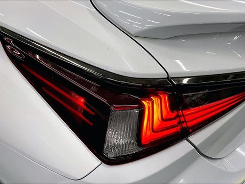 Used 2024 Lexus ES 350 F Sport w/ Accessory Package (Z1) FWD image 29
