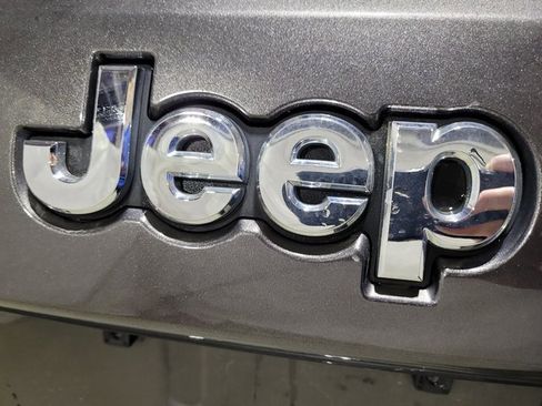 Used 2019 Jeep Grand Cherokee Limited image 62