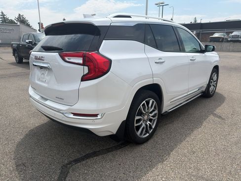 Used 2024 GMC Terrain Denali w/ Denali Premium Package AWD/4WD image 5