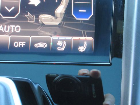 Used 2022 Lamborghini Urus image 35