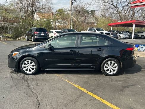 Used 2024 Toyota Corolla LE image 3