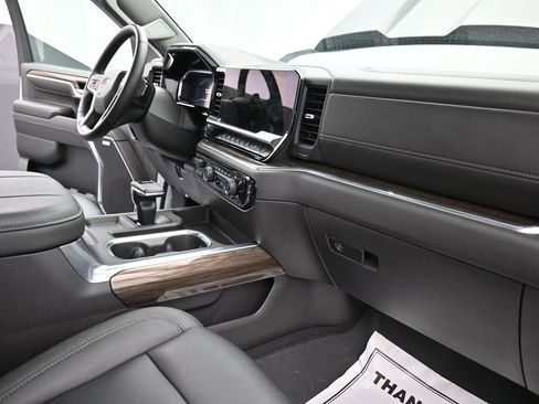 Used 2025 Chevrolet Silverado 1500 LT Trail Boss w/ Convenience Package II AWD/4WD image 20