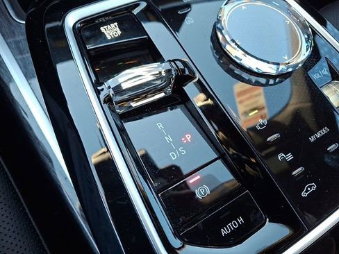 Certified 2025 BMW 740i xDrive image 17