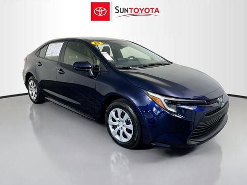 Used 2025 Toyota Corolla LE w/ Convenience Package FWD image 1