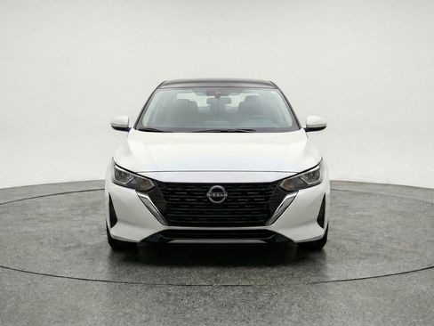 Used 2025 Nissan Sentra SV image 2