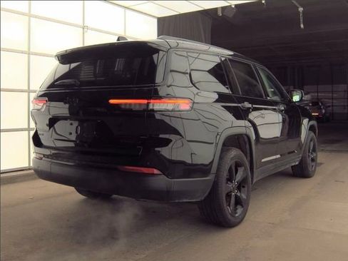 Used 2024 Jeep Grand Cherokee L Limited w/ Black Appearance Package image 3