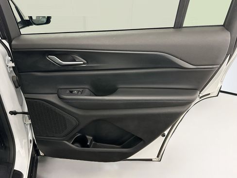 Used 2024 Jeep Grand Cherokee L Laredo image 32