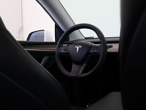 Used 2024 Tesla Model Y Long Range AWD/4WD image 25