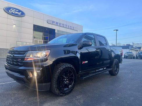 Used 2022 Chevrolet Colorado Z71 w/ Z71 Midnight Edition image 4